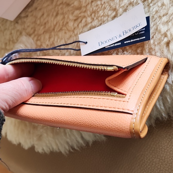 NWT IOB Dooney & Bourke Peach Leather Tri-Fold Flap Long Wallet 🧡🍑 - Picture 14 of 16